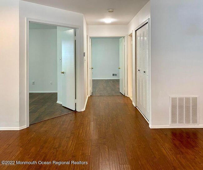 Building Photo - 407 Hampton Ct