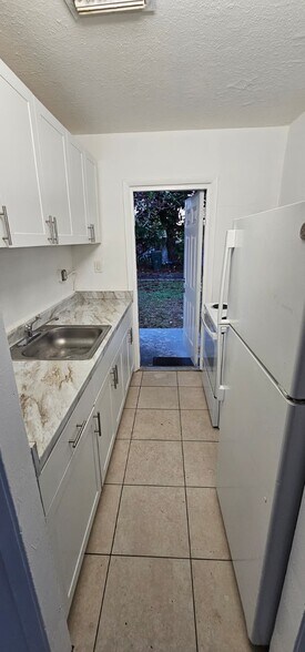 Building Photo - 1610 NW 7th Pl