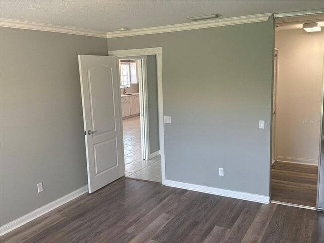Building Photo - 5796 Ivrea Dr