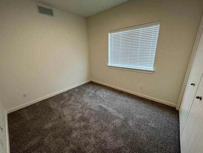 Building Photo - 4715 Lexington sky lane