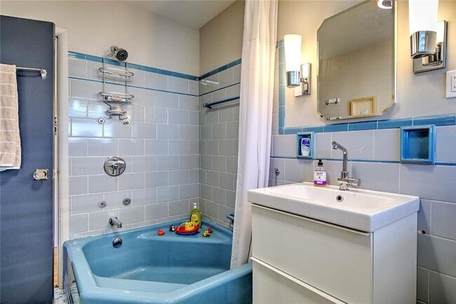 Building Photo - 151 Chace Ave