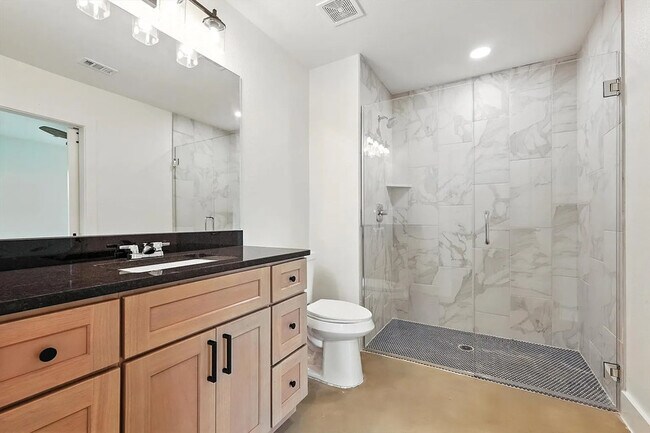 Building Photo - 3206 Sayle St