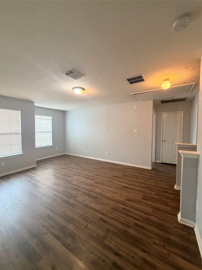 Building Photo - 919 Ivycroft Ln