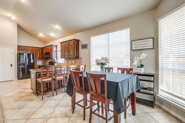 Building Photo - 2420 Priscella Dr