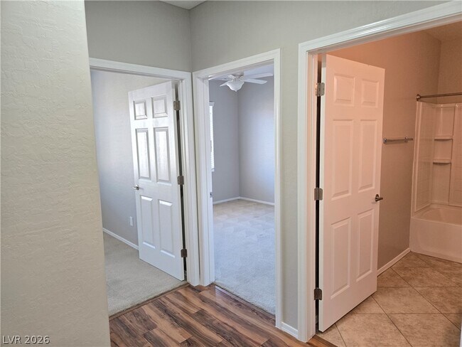 Building Photo - 6868 Sky Pointe Dr