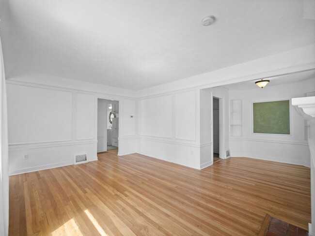 Building Photo - Spacious 4-Bedroom Home w/large Outdoor Sp...