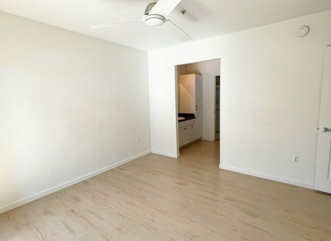 Building Photo - 1295 N Ash St