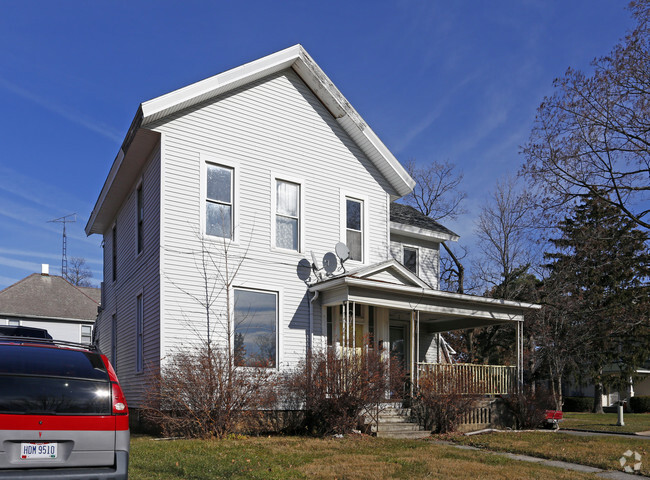 Building Photo - 1104 W State St