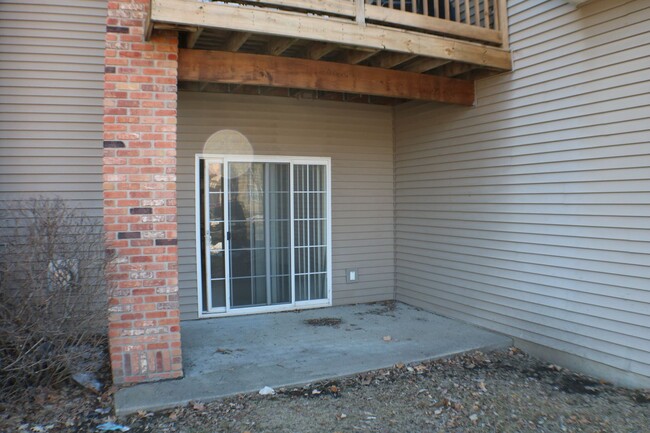 Building Photo - $1,195 | 2 Bedroom, 1 Bathroom Condo | No ...