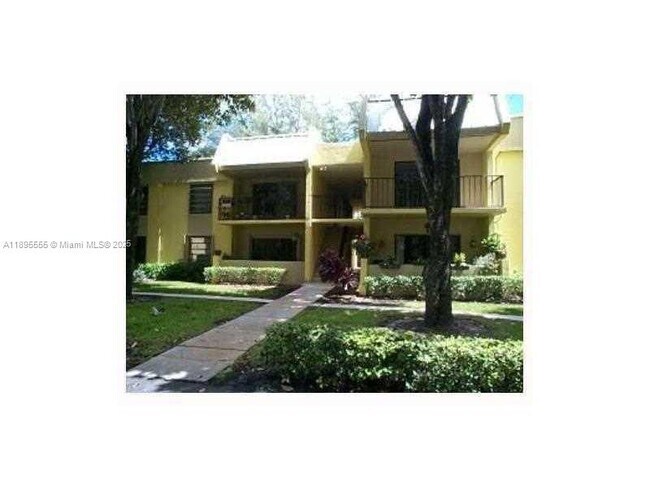 Building Photo - 10411 N Kendall Dr