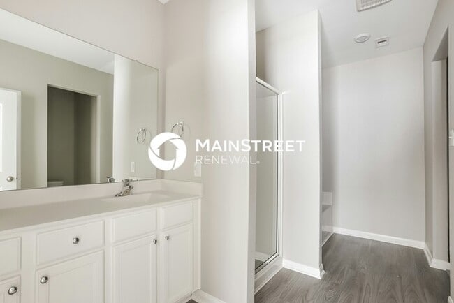 Building Photo - 5 Bedroom Pet-Friendly Home in Magnolia, TX with Main Street Renewal