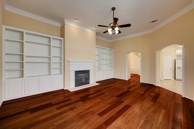 Building Photo - 5022 Coral Gables Dr