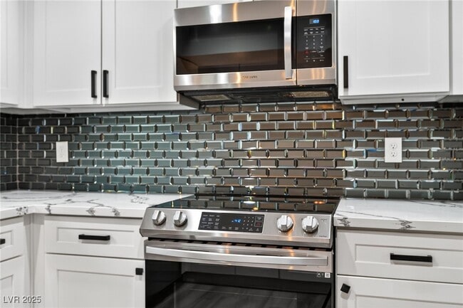 Building Photo - 333 S Tonopah Dr