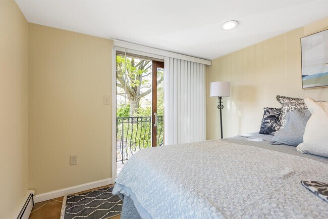 Building Photo - 102 Broughton Ave