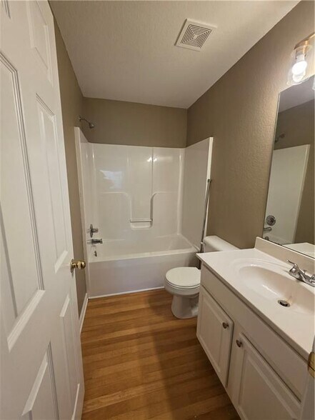 Building Photo - 7067 Brookview Cir