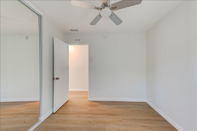 Building Photo - 11370 Travis Pl