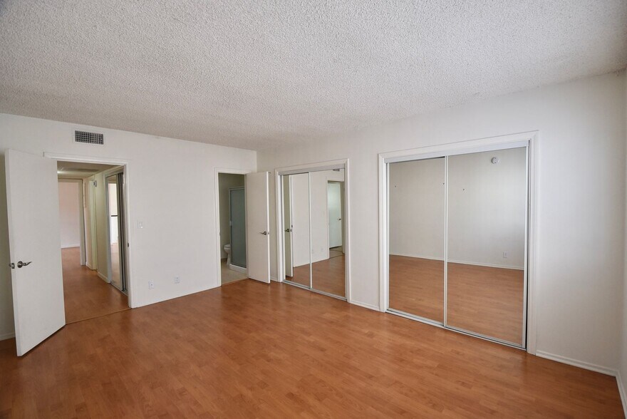 Building Photo - 5036 Coldwater Canyon Ave