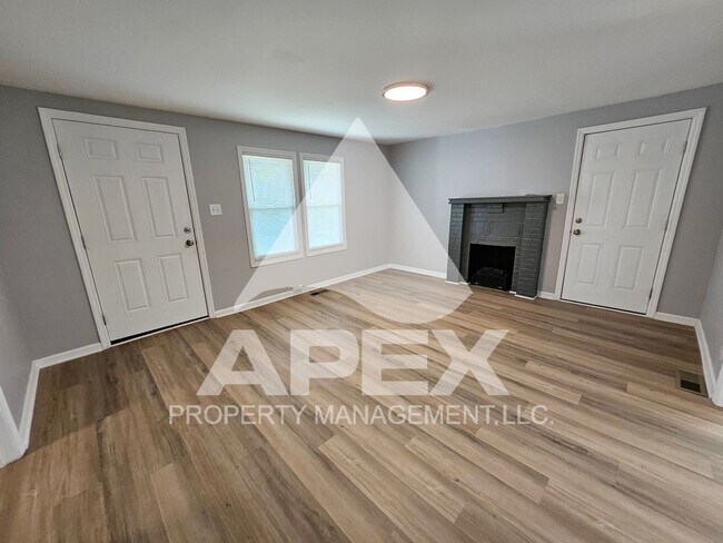 Building Photo - Renovated Craftsman Style 2 Bd 1- Ba Single Family Home with off street parking mins from Downtown!