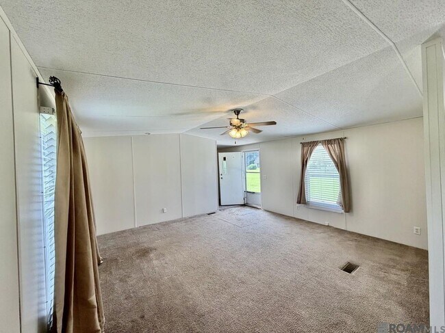 Building Photo - 44126 Loop Rd
