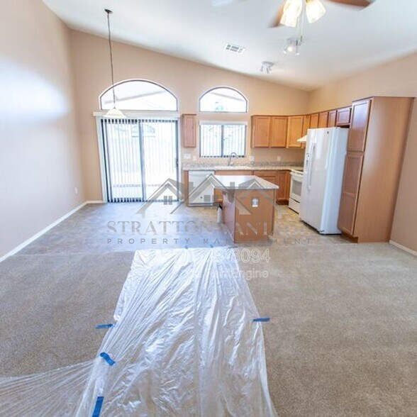 Building Photo - 3737 E Isabella Ave