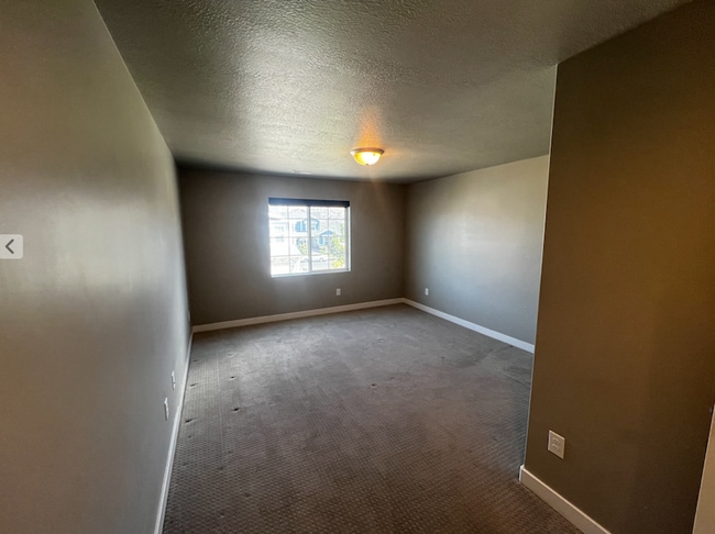 Building Photo - Spacious 3-Bedroom Home in Prime Lehi Loca...