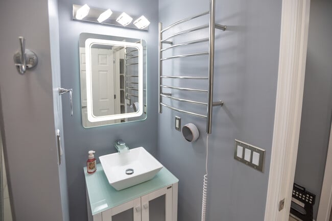 Building Photo - 5464 Daniel Ray Dr