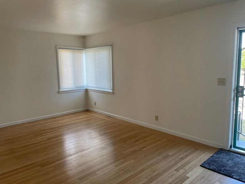 Living Room - 3731 46th St