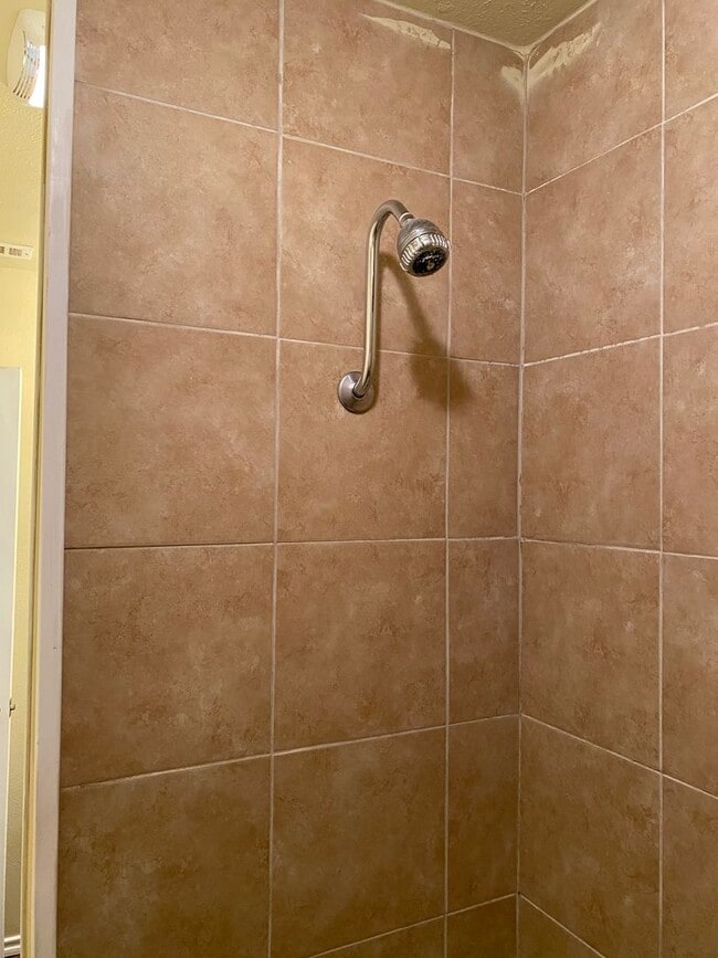 Building Photo - 509 S Bowen Rd