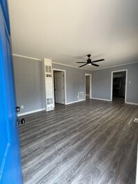 Building Photo - Newley Remodeled Duplex in Macon - housing voucher approved