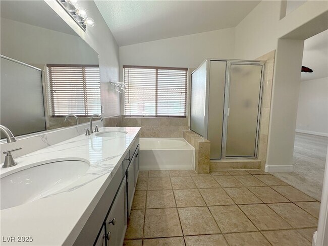 Building Photo - 7604 Cruz B