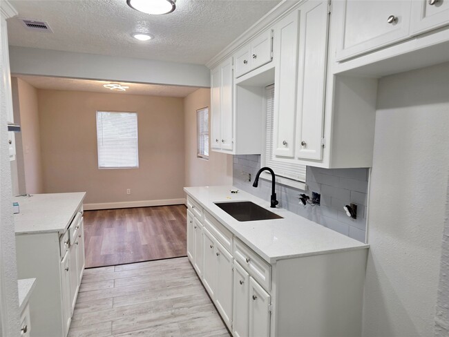 Building Photo - 9713 Yuma St