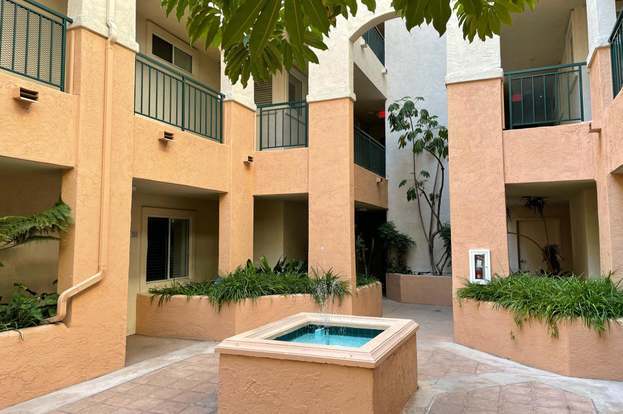 Building Photo - 640 Camino De La Reina