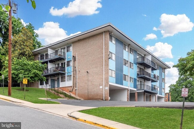 Building Photo - 5200 Quincy St