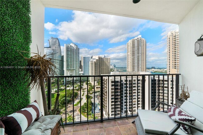 Building Photo - 520 Brickell Key Dr