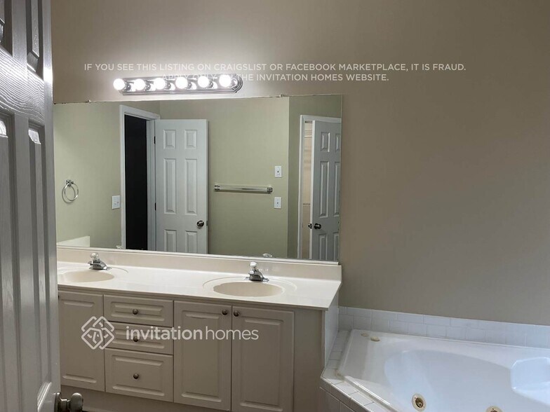 Building Photo - 2015 Henderson Way NW