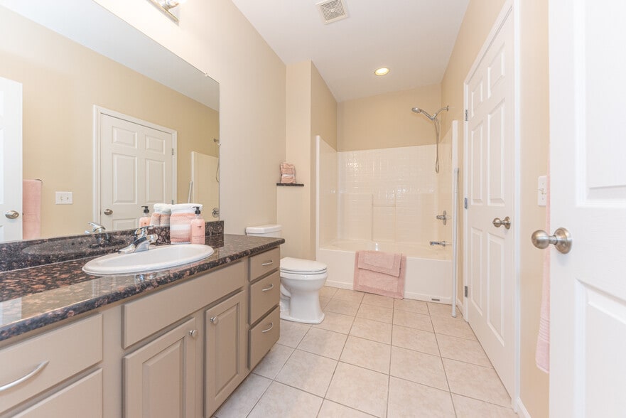 Building Photo - 301 Scio Village Ct