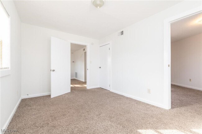 Building Photo - 3905 Woodbine Ave