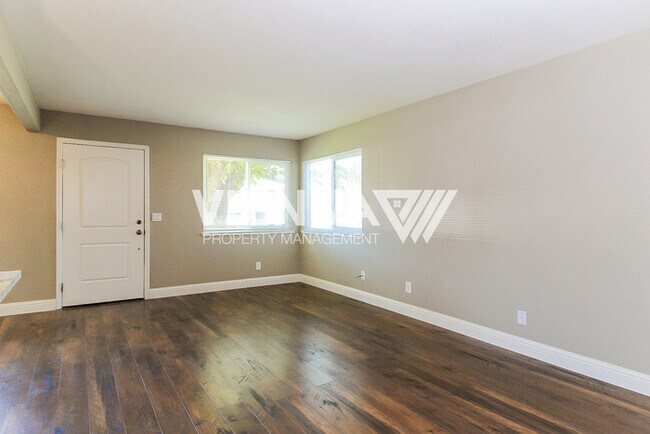 Building Photo - Auburn Condo is NOW rent ready!