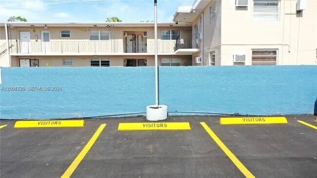 Building Photo - 160 SW 30th Ave