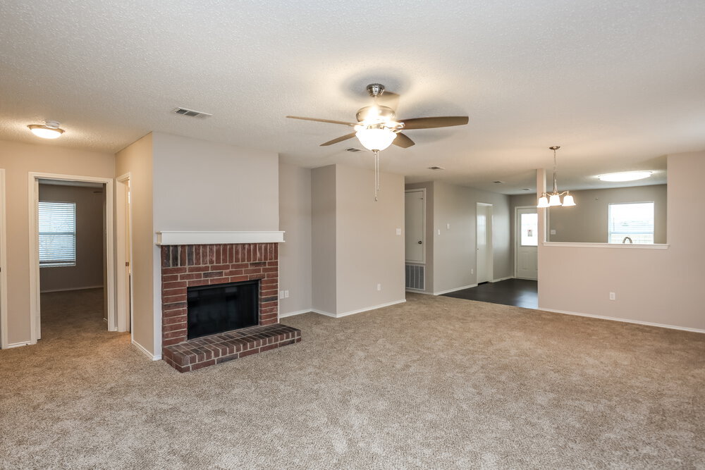 Building Photo - 565 Keble Dr