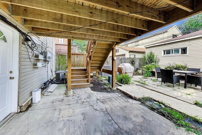 Building Photo - 3115 N Oakley Ave
