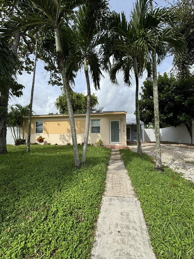 Primary Photo - 3720 SW 46th Ave