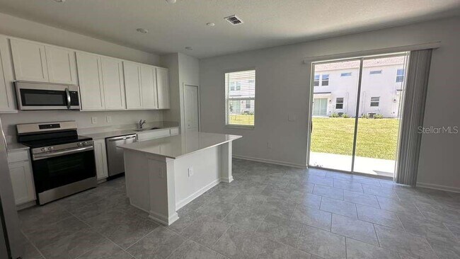 Building Photo - 3190 Laurent Lp