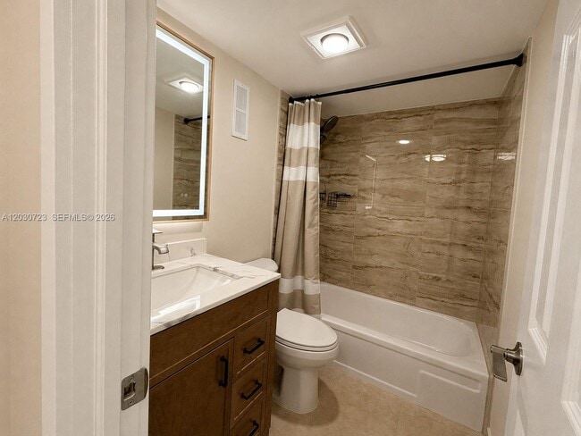 Building Photo - 1300 St Charles Pl