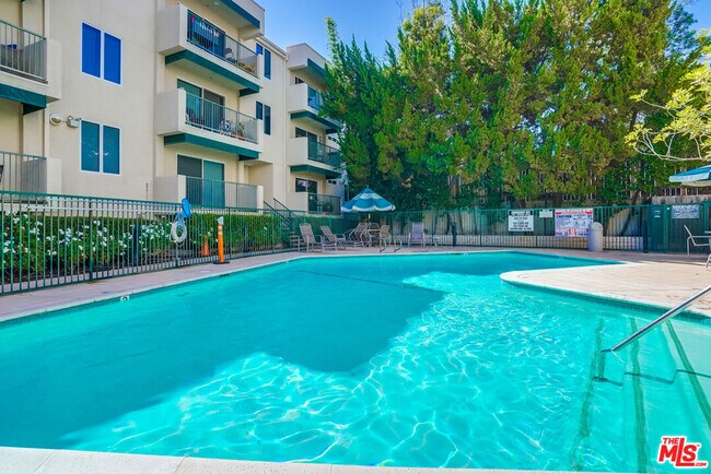 Primary Photo - 4501 Cedros Ave
