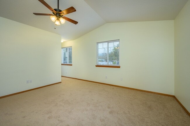 Building Photo - Newly Renovated 3 Bedroom, 2 Bath House in Sheridan