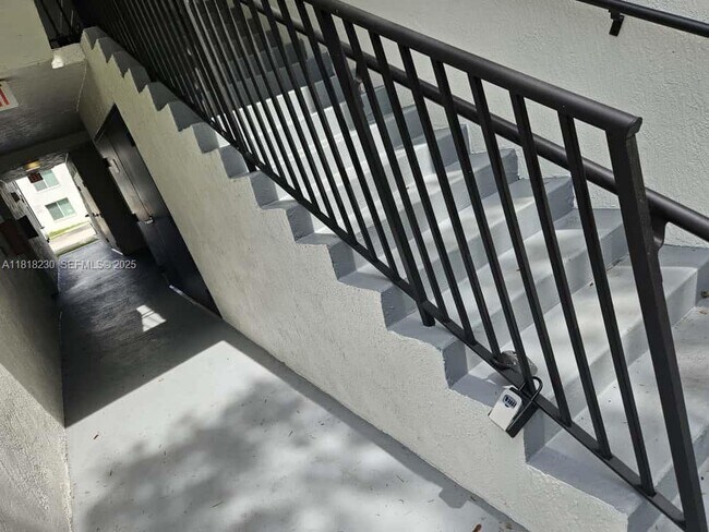 Building Photo - 207 Villa Cir