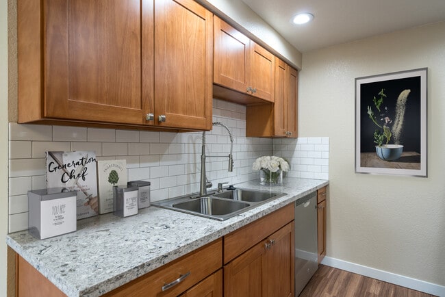 Building Photo - Del Mar Village Apartments
