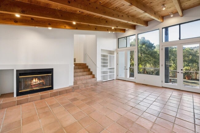 Building Photo - Charming 4BR Home Available in Private Portola Valley Cul de Sac