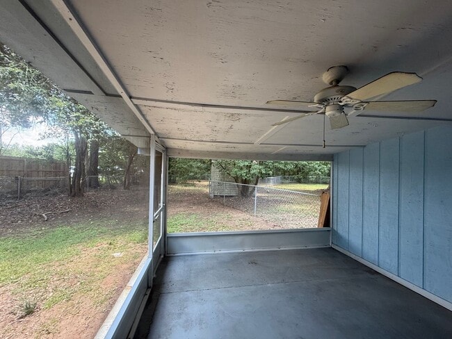 Building Photo - 2/2 Right at the Front of BREWSTER ESTATES w/ FENCED YARD!